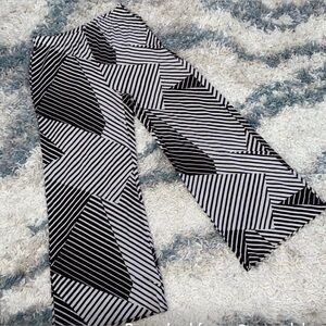 #927|Chico's (sz 1) Brown and White Geometric Wide Leg Pants